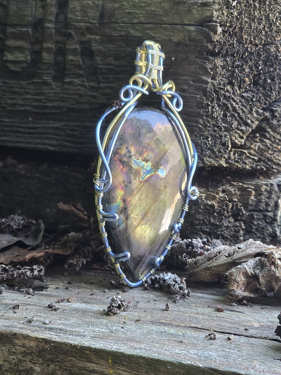Image d'illustration du produit Pendentif labradorite mauve et or
