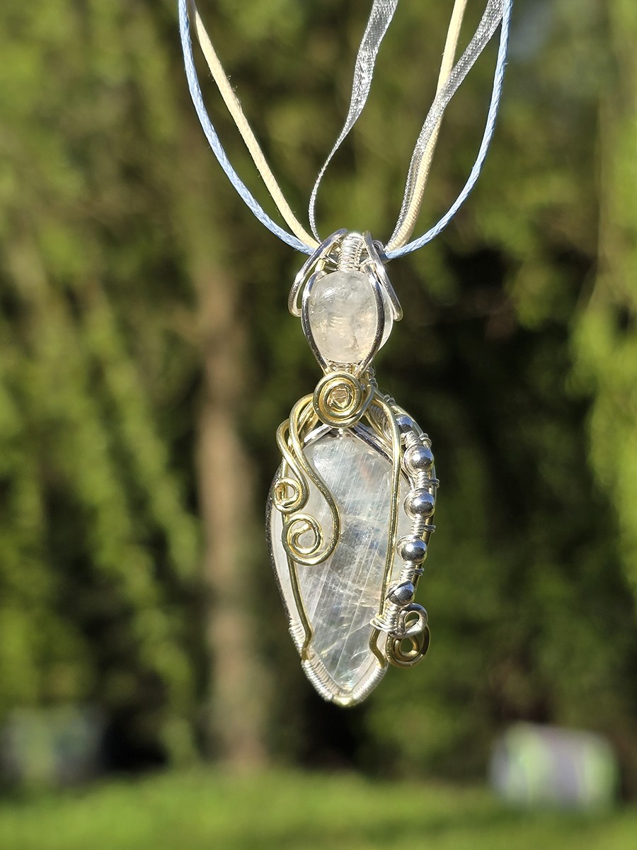 Image d'illustration du produit Pendentif péristérite dorée