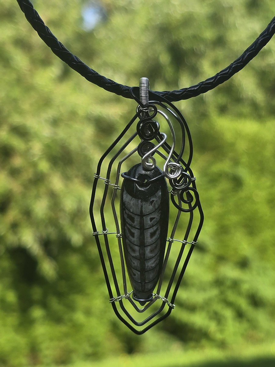 Image d'illustration du produit Pendentif orthoceras "gothique"