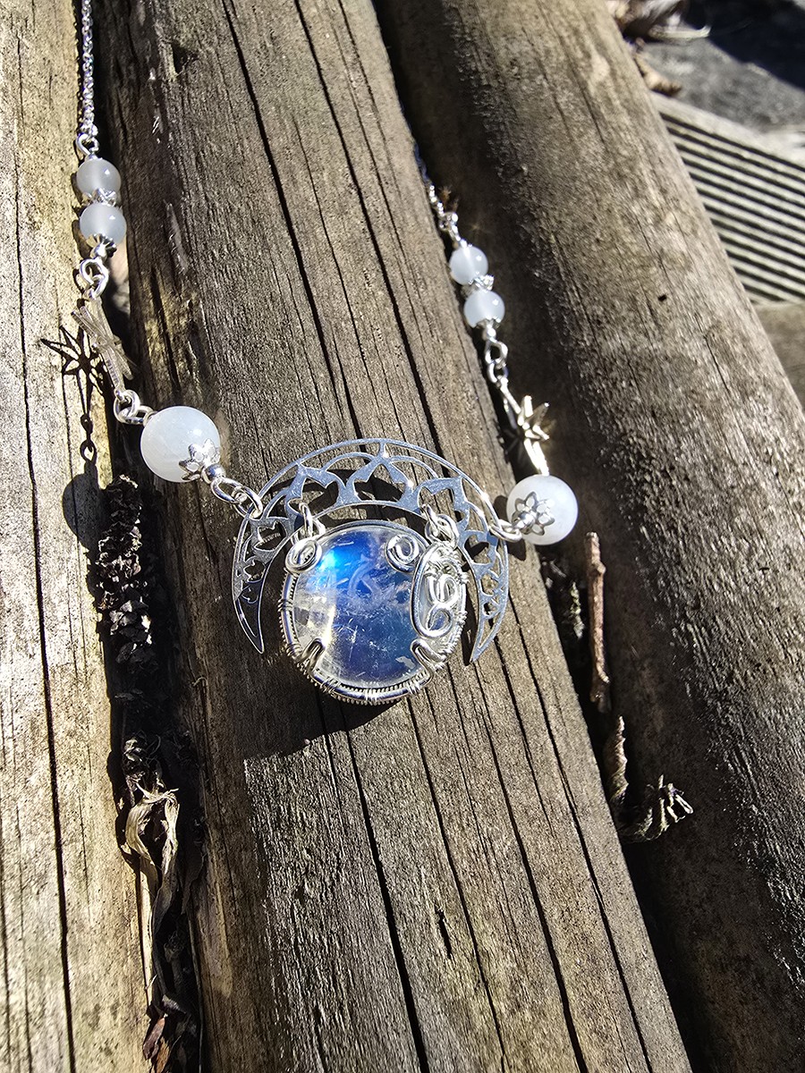 Image d'illustration du produit Collier péristérite dans la lune