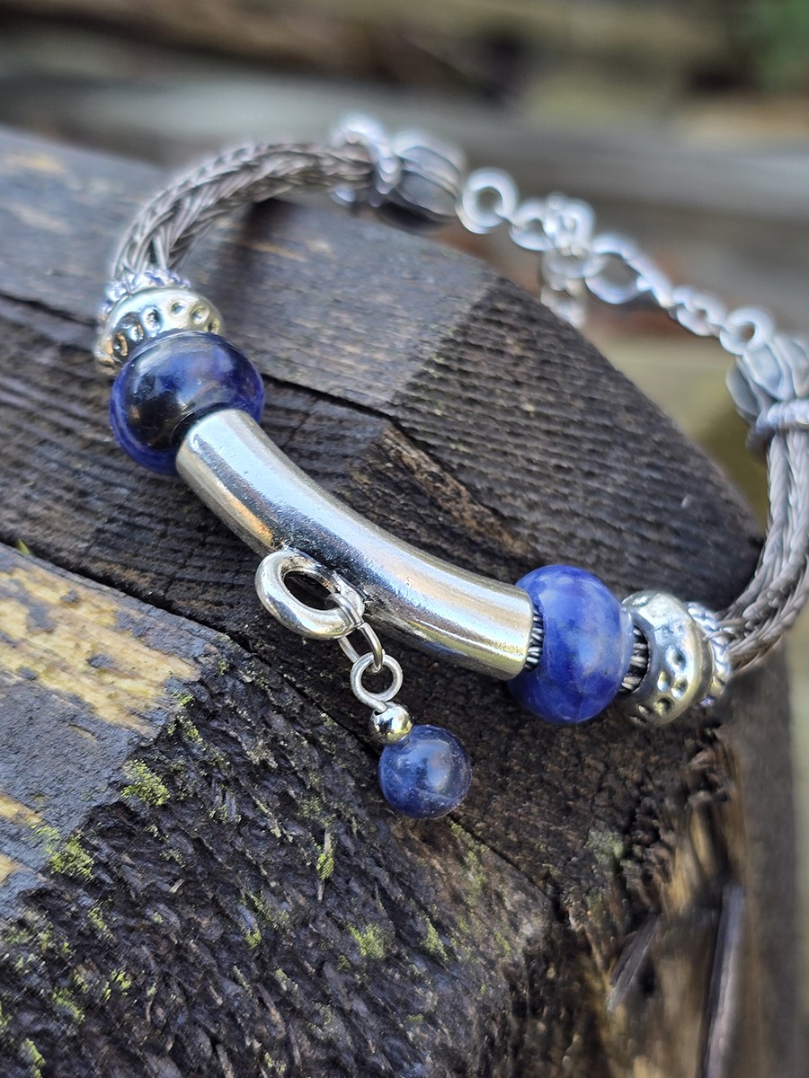 Image d'illustration du produit Bracelet tressé "gunmetal" et lapis lazuli