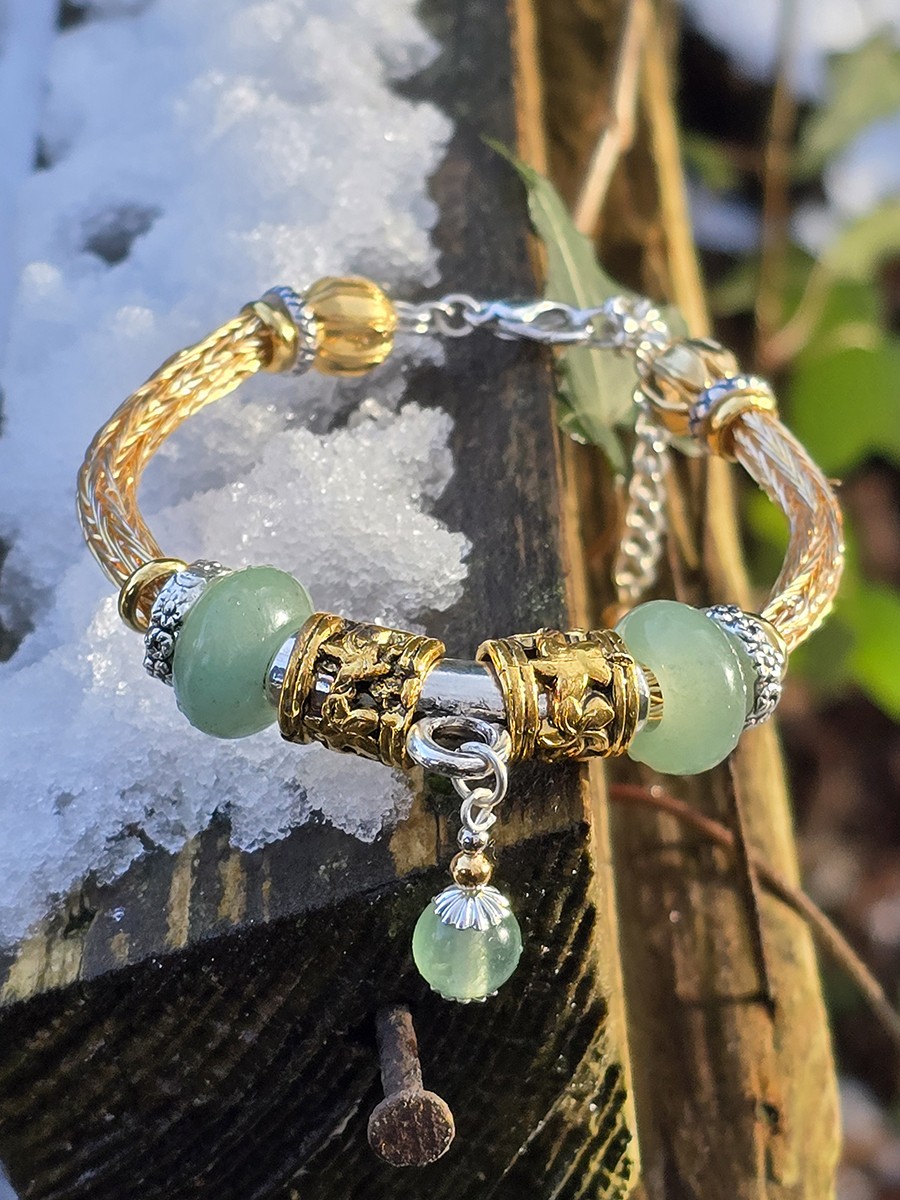 Image d'illustration du produit Bracelet tressé doré et aventurines