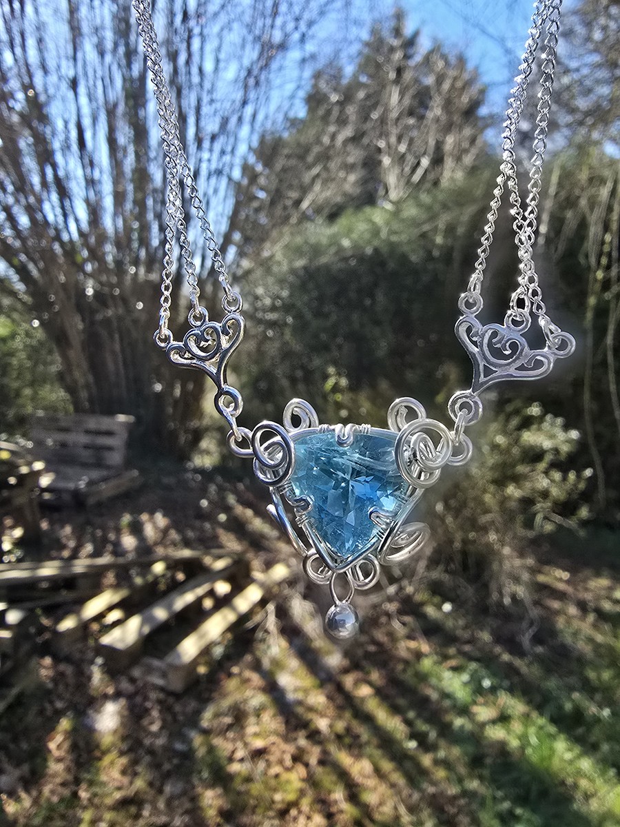 Image d'illustration du produit Collier topaze bleue et argent