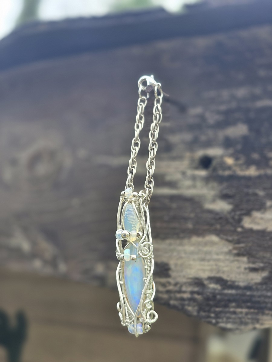 Image d'illustration du produit Pendentif en argent et opales wello