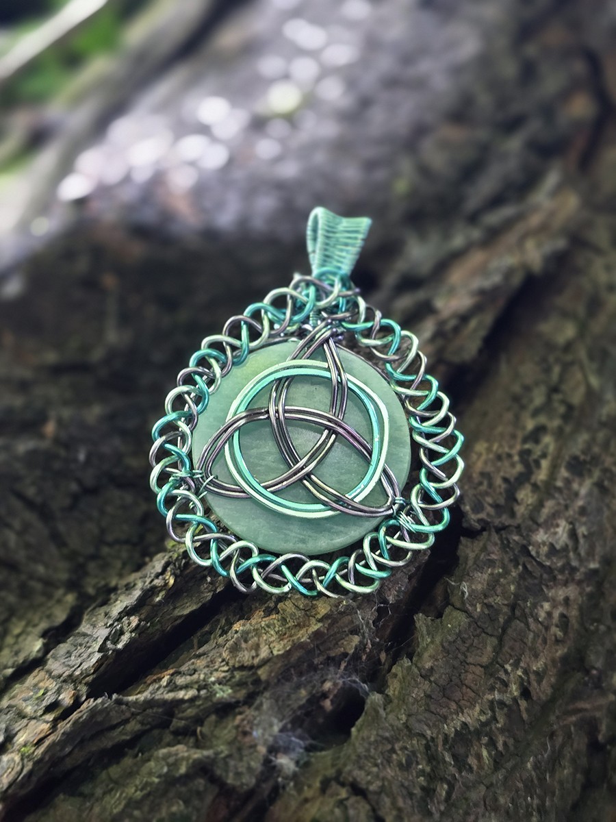 Image d'illustration du produit Pendentif amazonite et triquetra