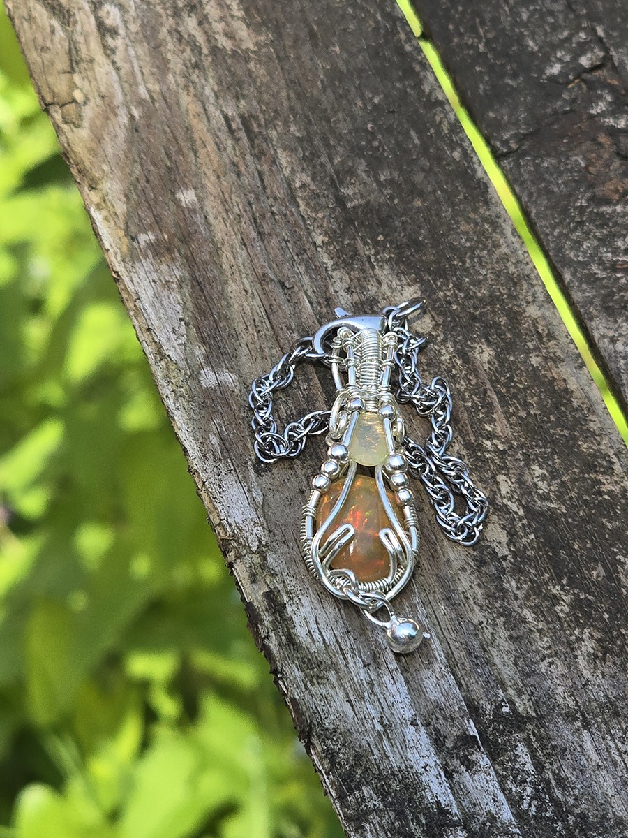 Image d'illustration du produit Pendentif opale miel et argent