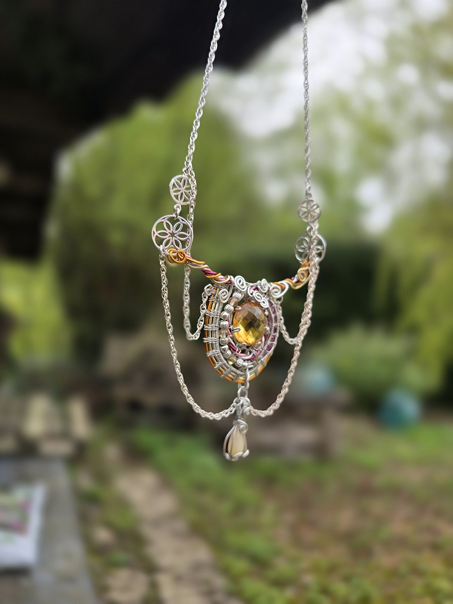 Image d'illustration du produit Collier Citrine et petits rubis