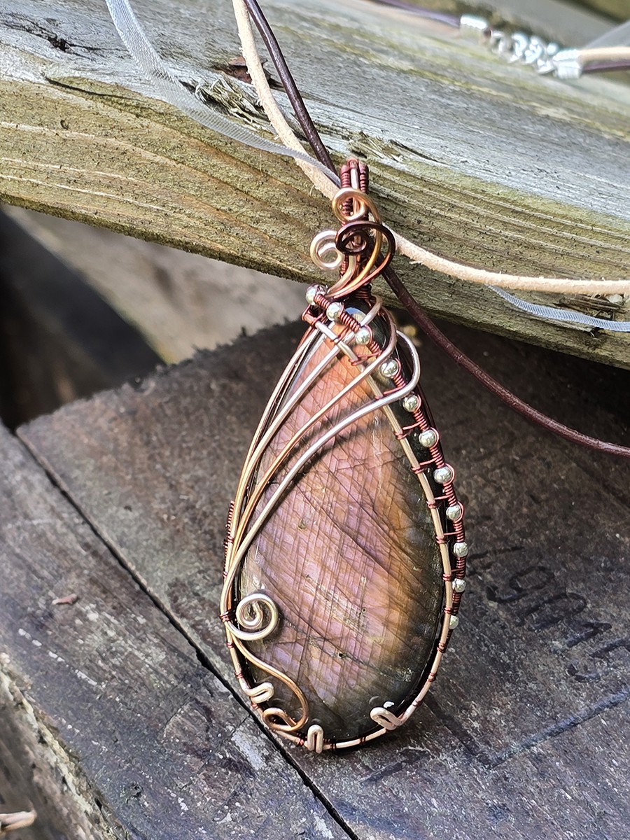 Image d'illustration du produit Pendentif grande labradorite rose