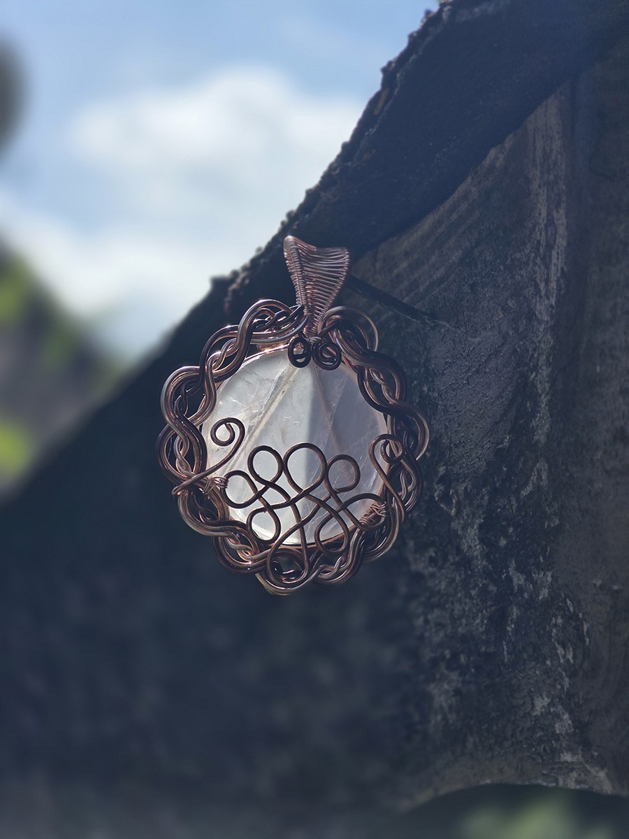 Image d'illustration du produit Pendentif quartz rose et entrelacs