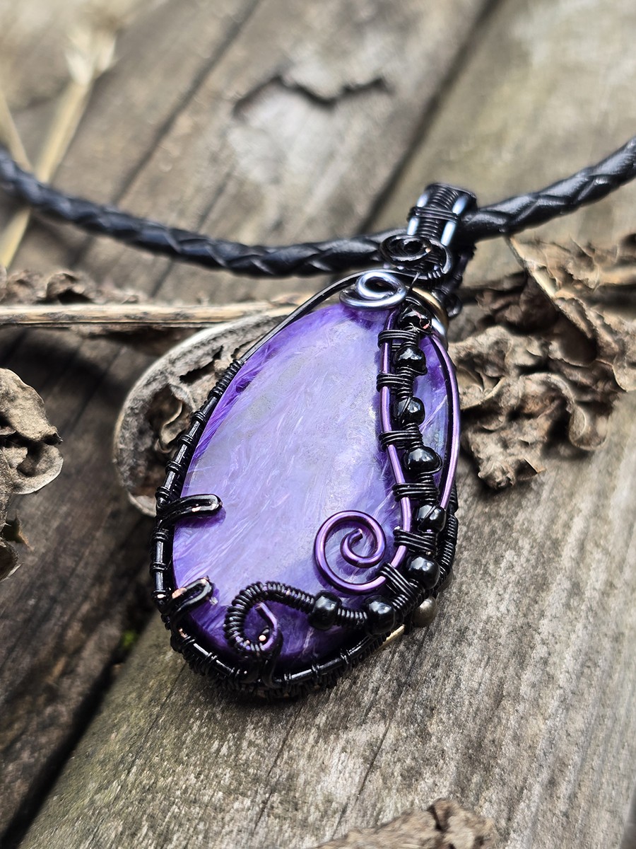 Image d'illustration du produit Pendentif réversible charoïte et hypersthène