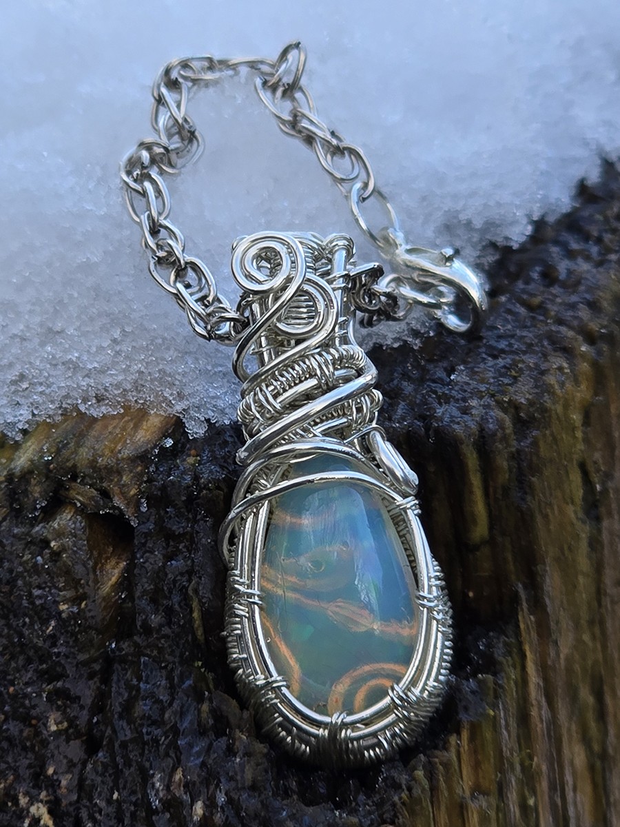 Image d'illustration du produit Pendentif en argent et goutte d'opale