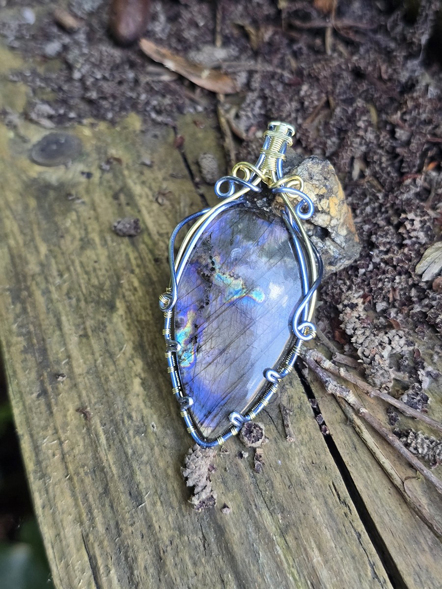 Image d'illustration du produit Pendentif labradorite mauve et or