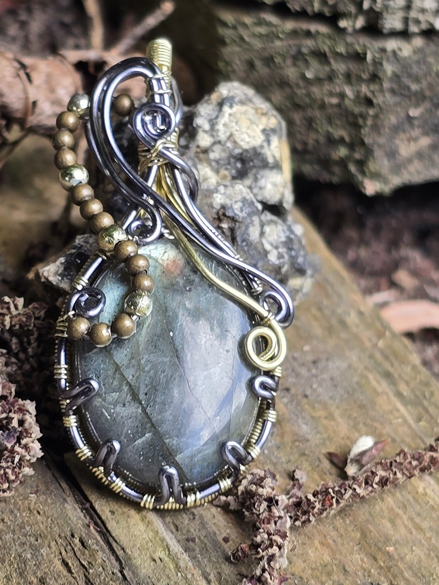 Image d'illustration du produit Pendentif labradorite argentée