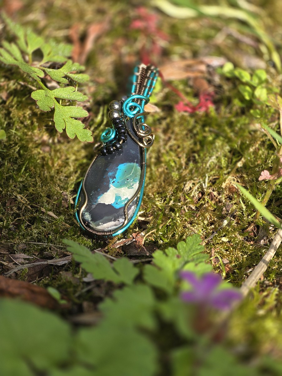 Image d'illustration du produit Pendentif opale noire à chrysocolle