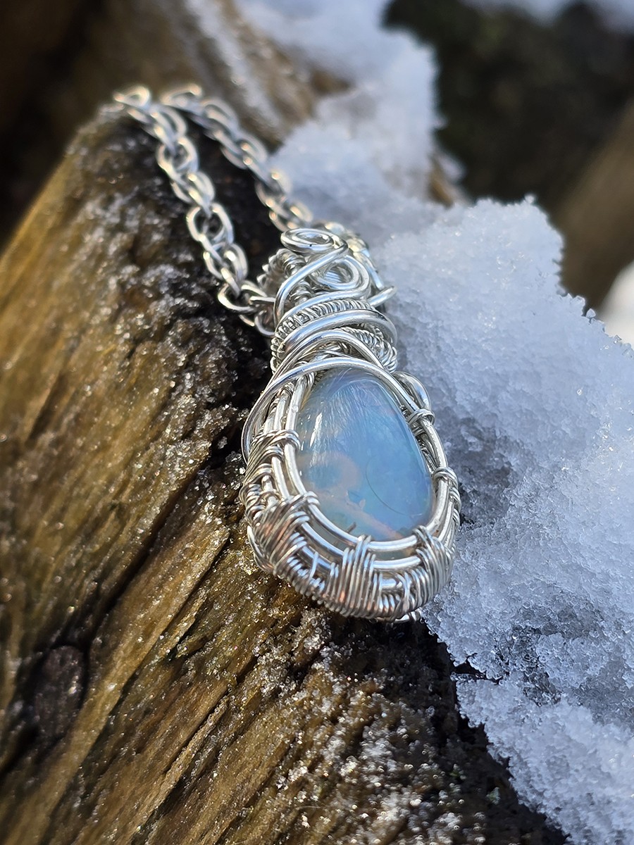 Image d'illustration du produit Pendentif en argent et goutte d'opale