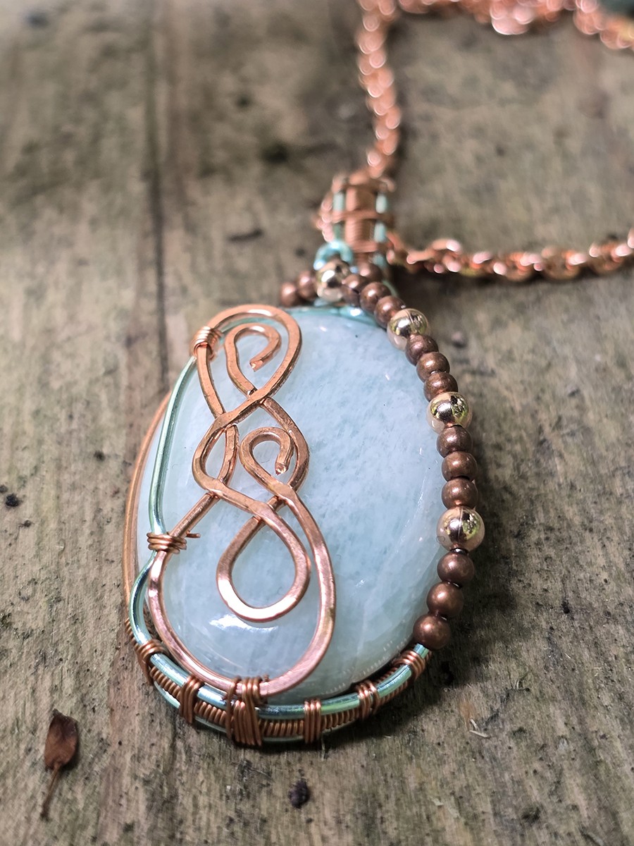 Image d'illustration du produit Pendentif amazonite pailletée et spirales cuivre