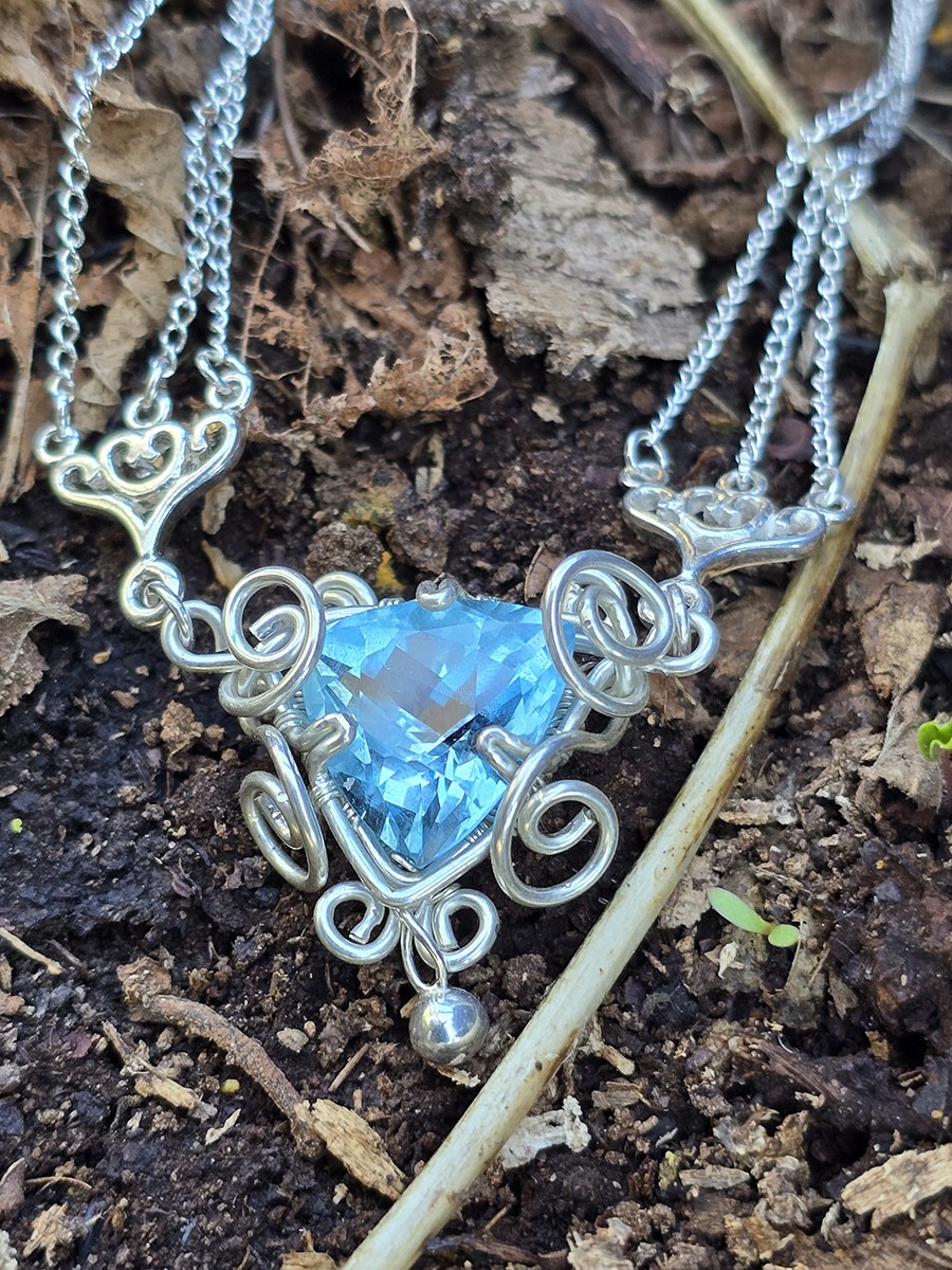 Image d'illustration du produit Collier topaze bleue et argent