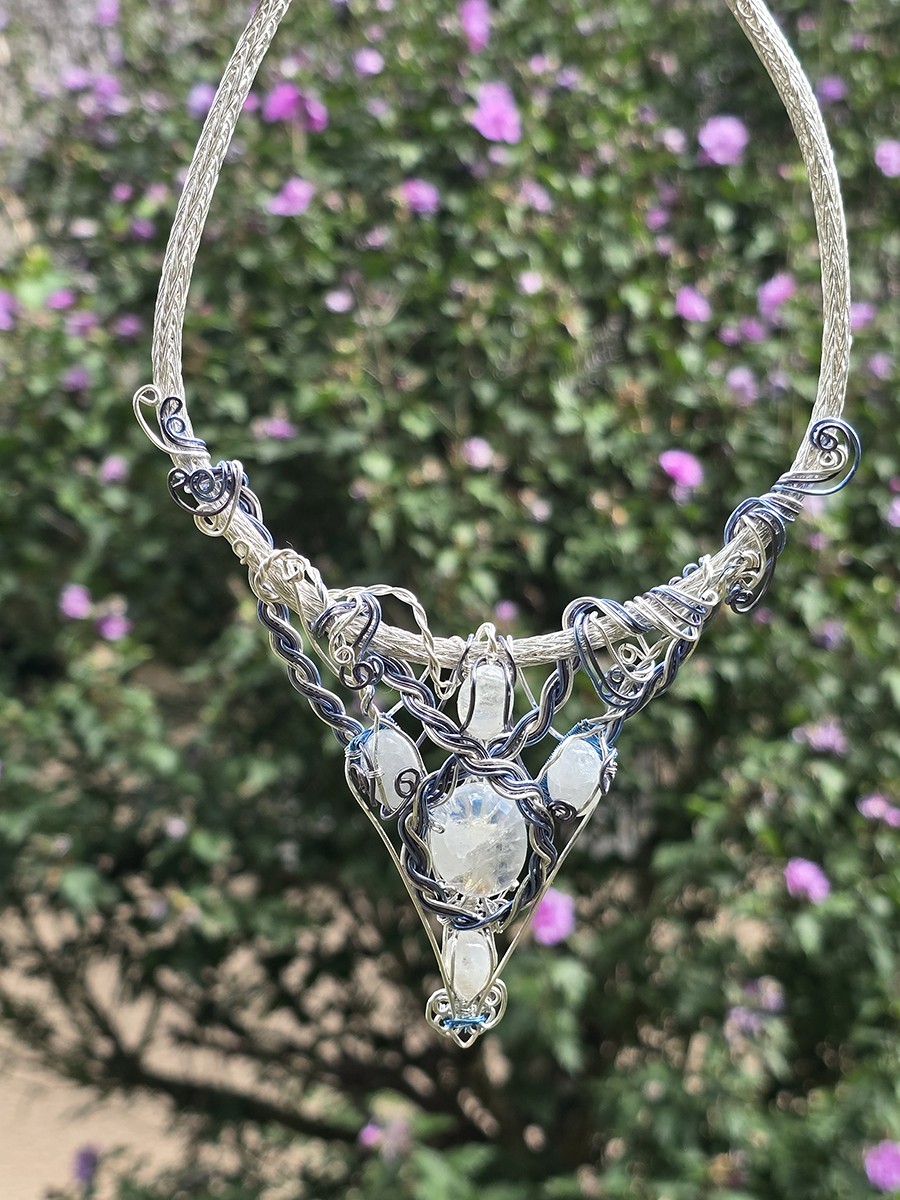 Image d'illustration du produit Grand collier à cinq pierres de lunes