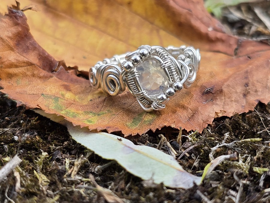 Image d'illustration du produit Bague en argent et péristérite taillée