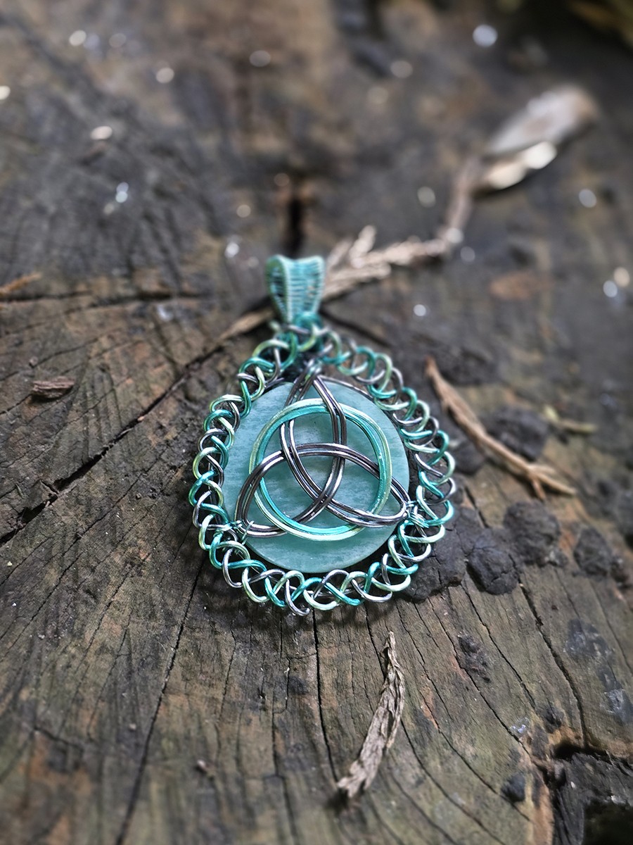 Image d'illustration du produit Pendentif amazonite et triquetra
