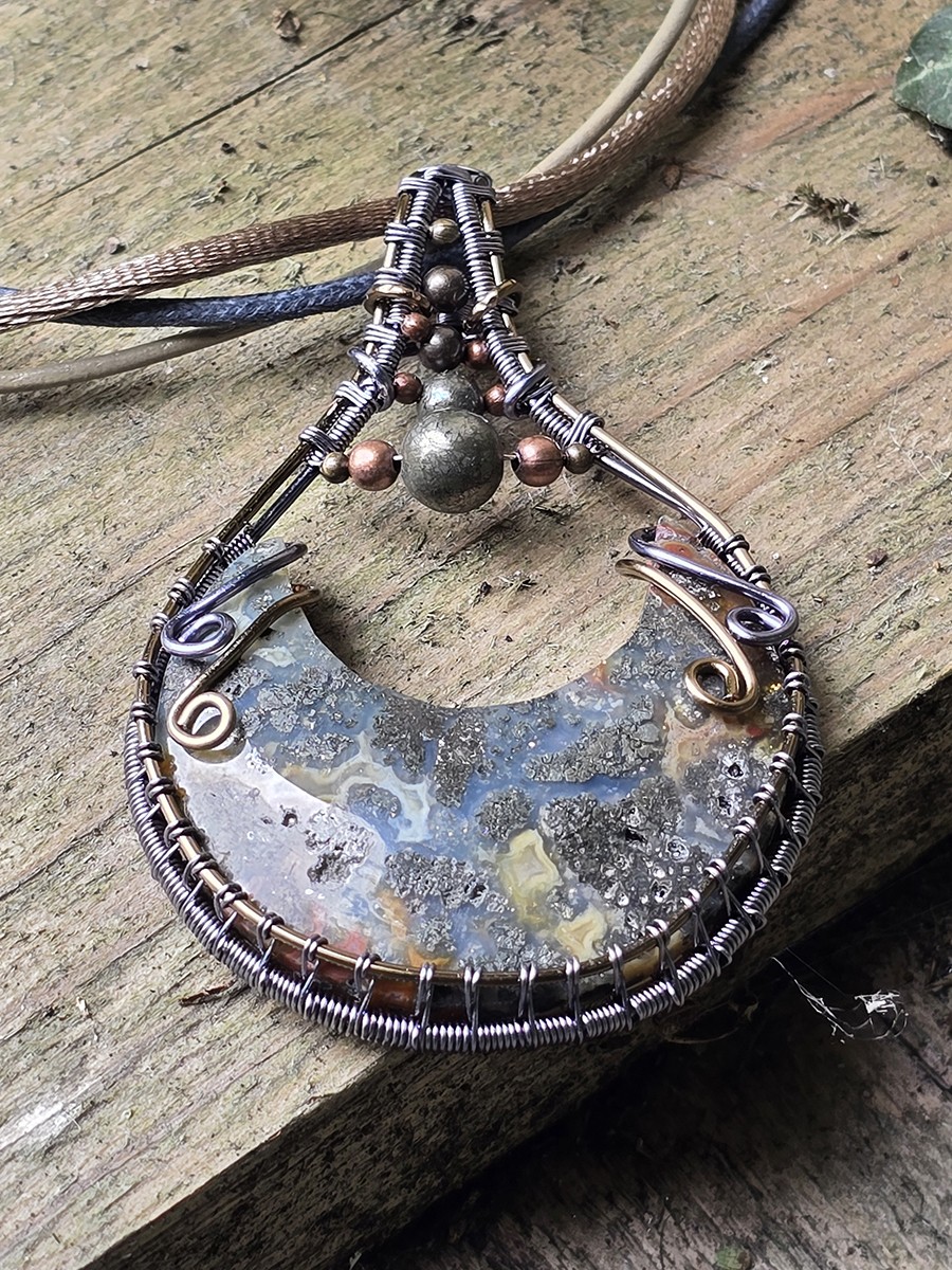 Image d'illustration du produit Pendentif marcassite lune