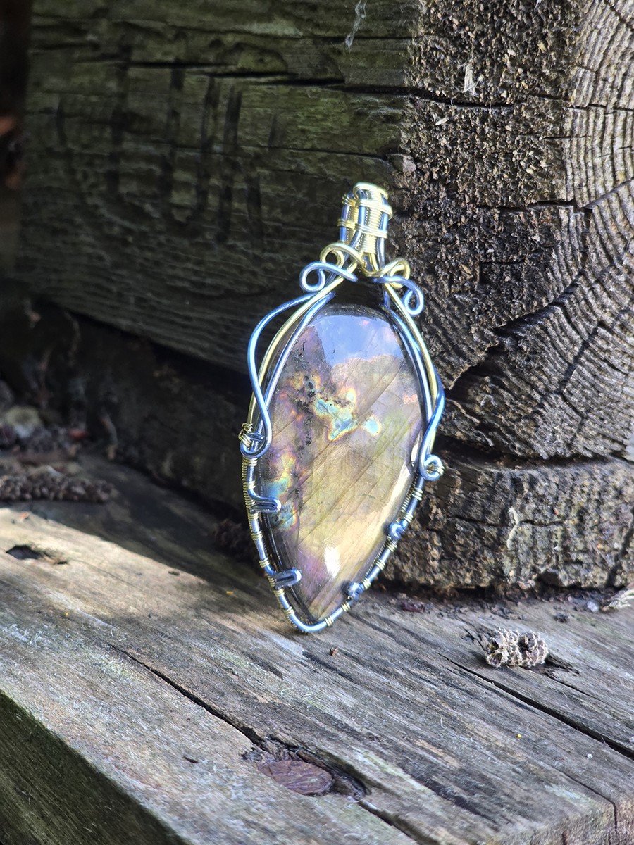 Image d'illustration du produit Pendentif labradorite mauve et or