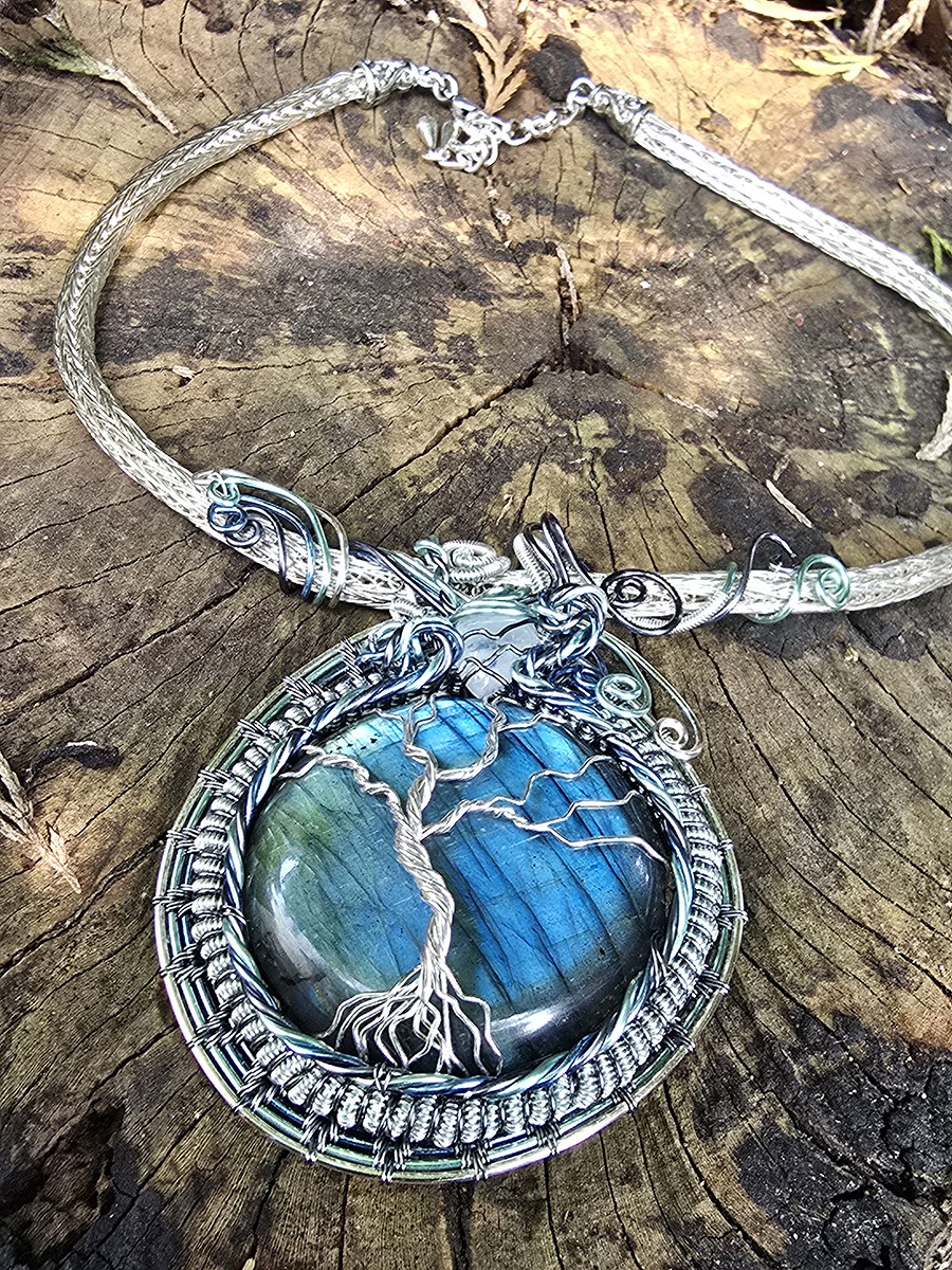 Image d'illustration du produit Grand collier Labradorite et arbre "printemps"