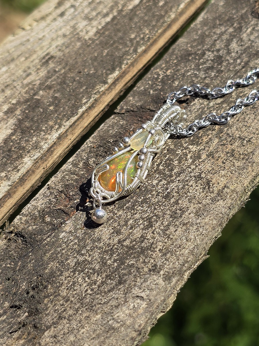Image d'illustration du produit Pendentif opale miel et argent