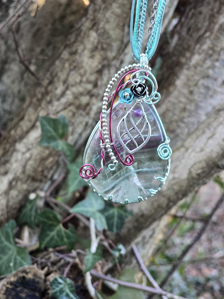 Image d'illustration du produit Pendentif fluorite rubannée