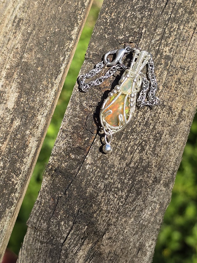 Image d'illustration du produit Pendentif opale miel et argent