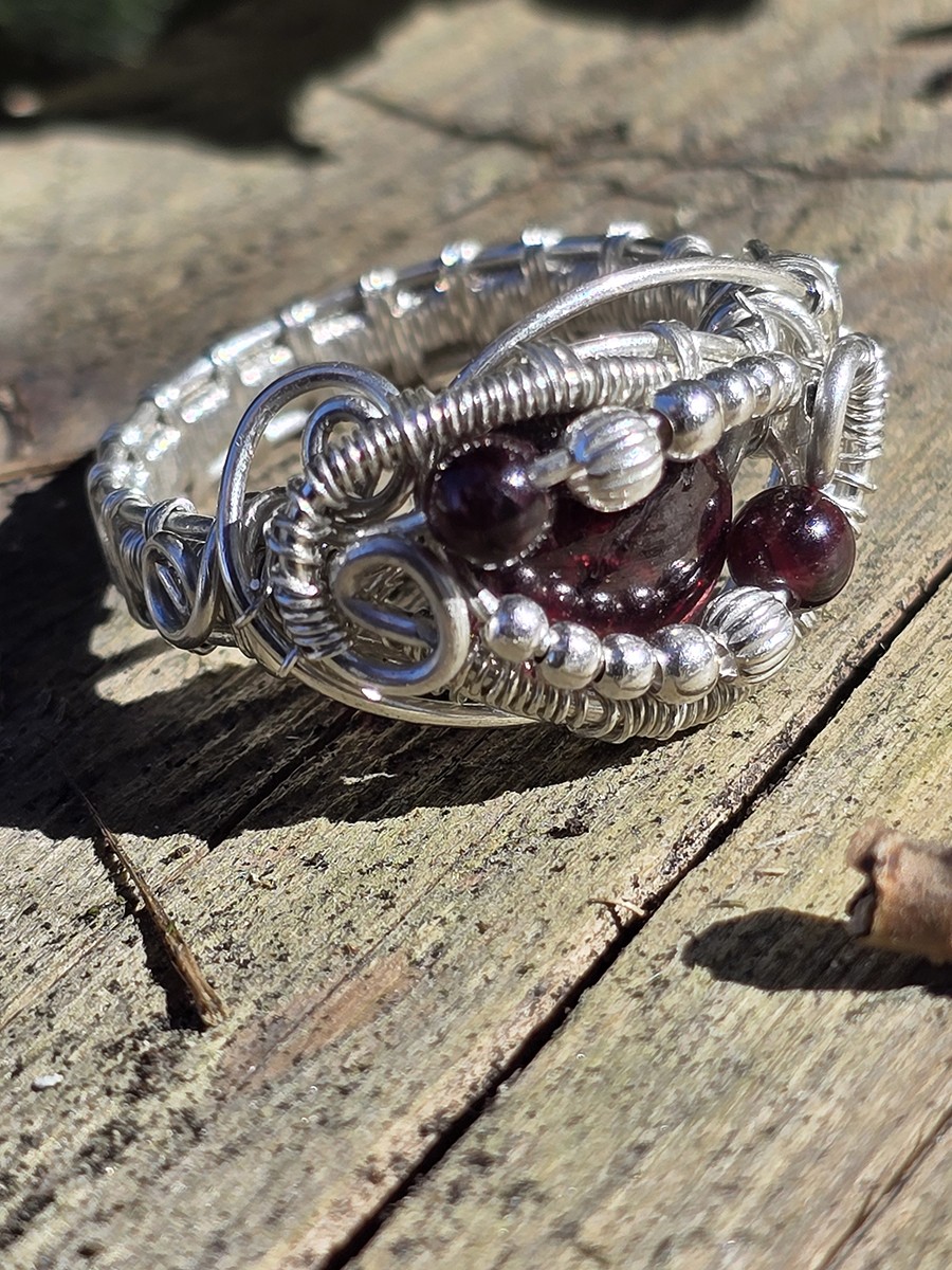 Image d'illustration du produit Bague en argent et grenat