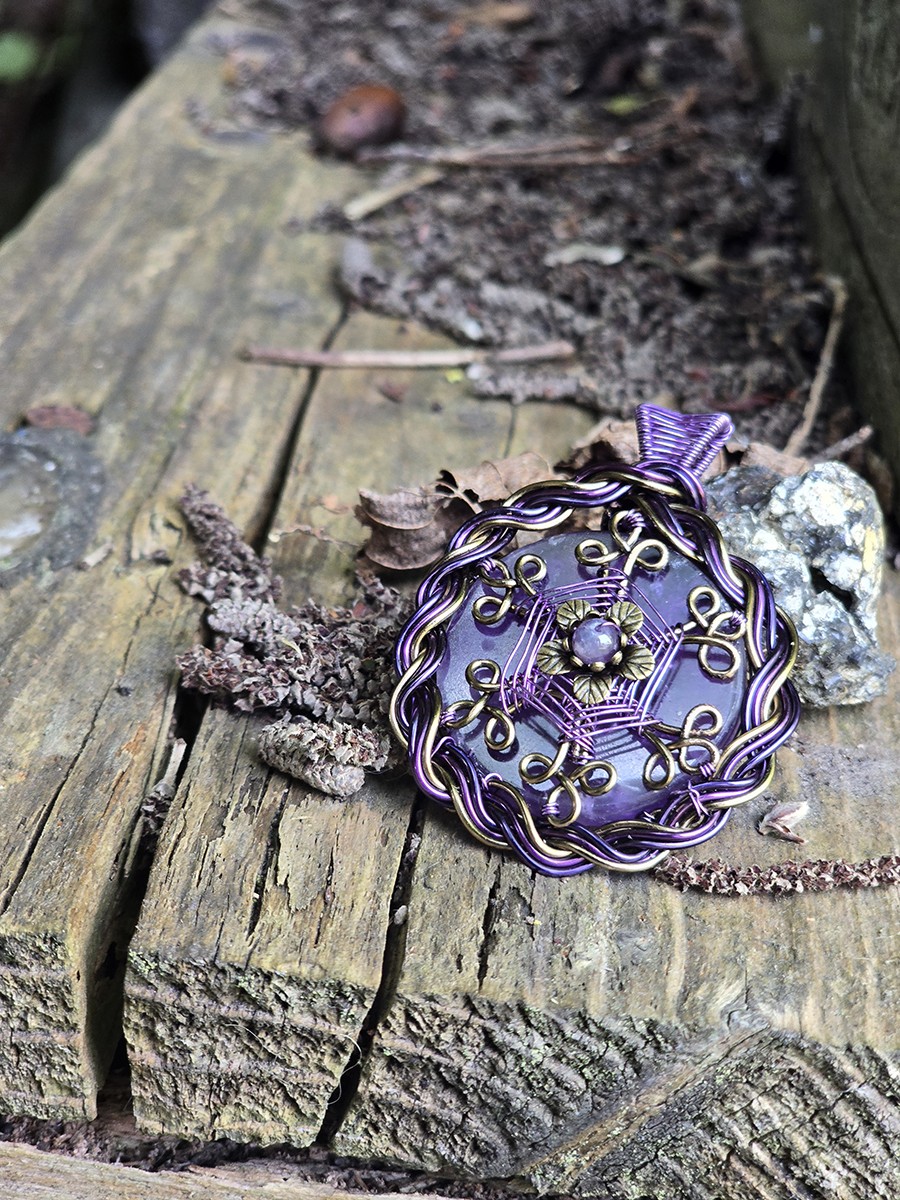 Image d'illustration du produit Pendentif améthyste et entrelacs