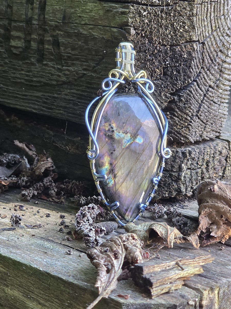 Image d'illustration du produit Pendentif labradorite mauve et or