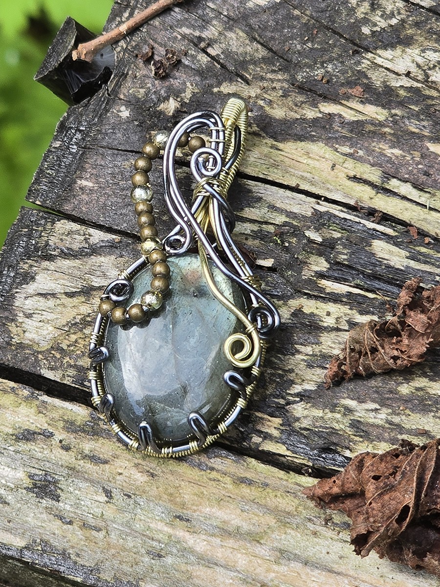Image d'illustration du produit Pendentif labradorite argentée