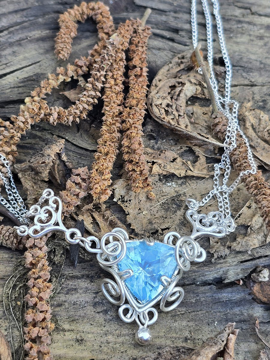 Image d'illustration du produit Collier topaze bleue et argent