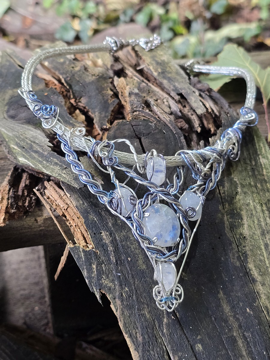 Image d'illustration du produit Grand collier à cinq pierres de lunes