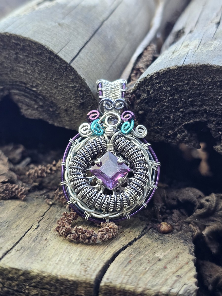 Image d'illustration du produit Pendentif médaillon Alexandrite