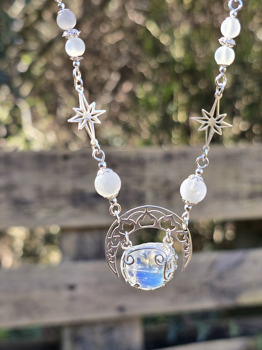 Image d'illustration du produit Collier péristérite dans la lune