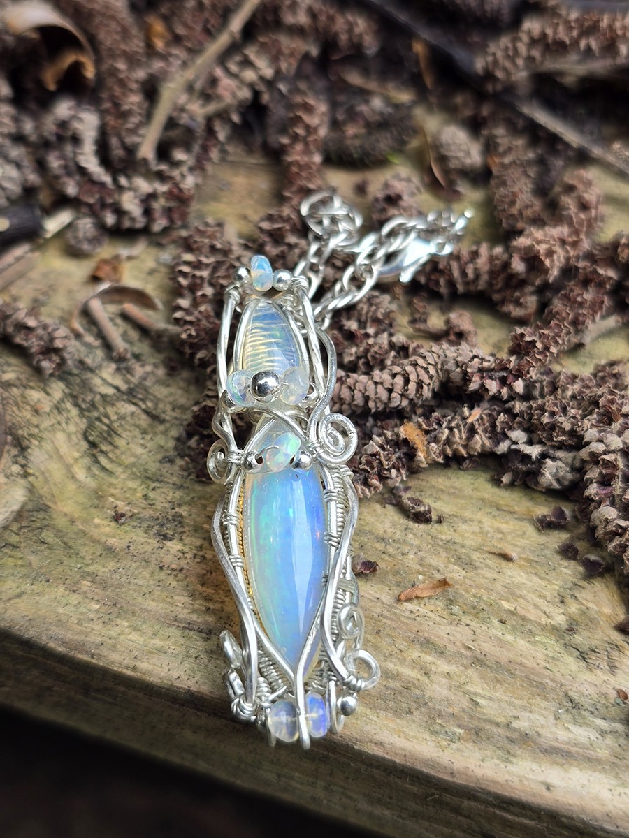 Image d'illustration du produit Pendentif en argent et opales wello
