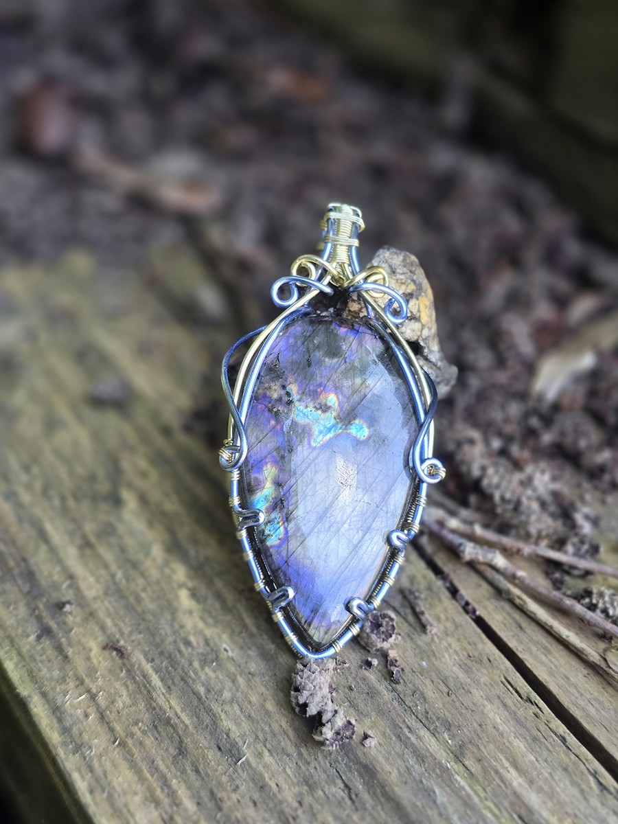 Image d'illustration du produit Pendentif labradorite mauve et or
