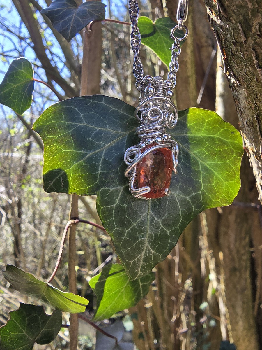 Image d'illustration du produit Pendentif en argent et topaze orangée