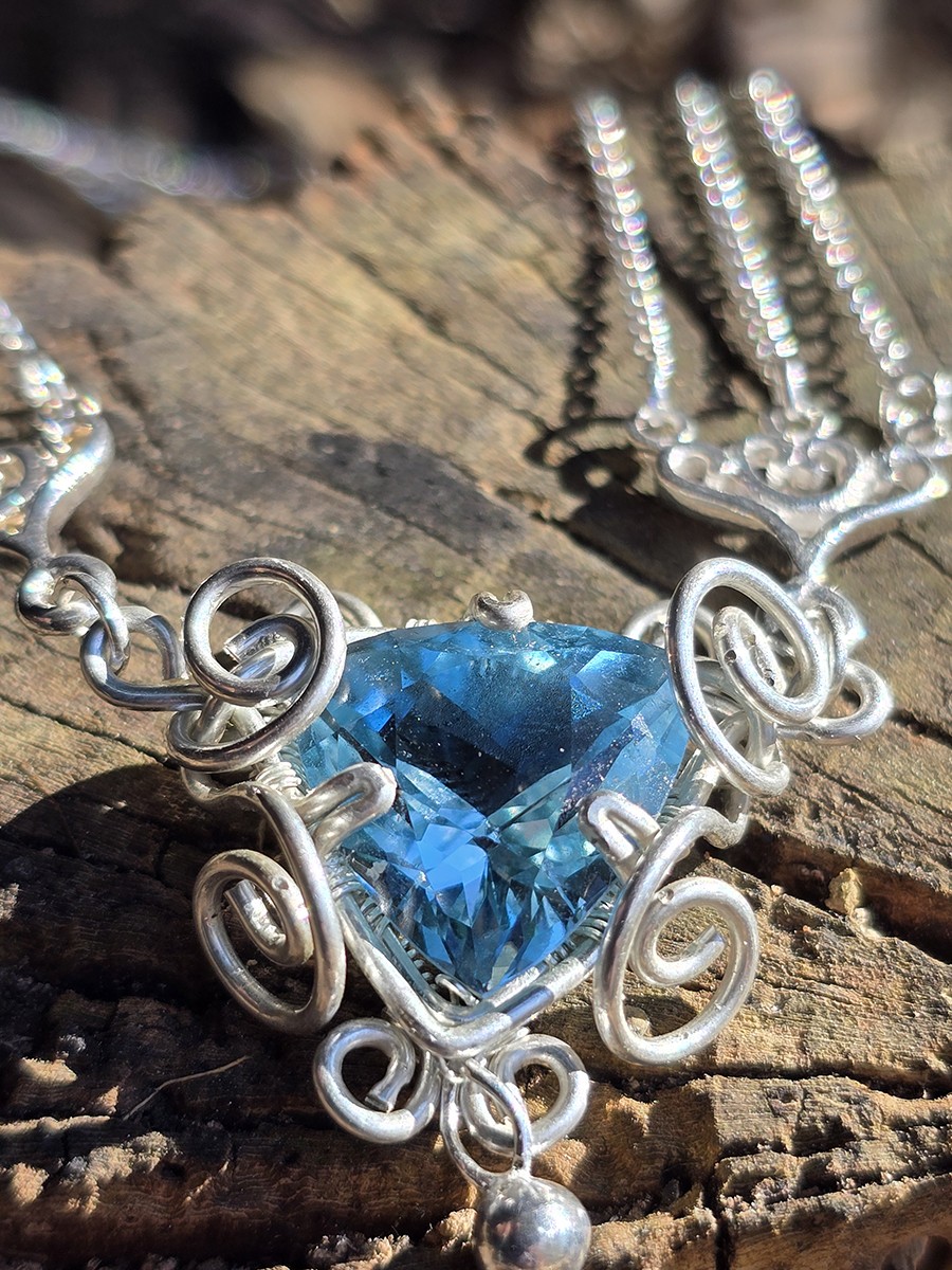 Image d'illustration du produit Collier topaze bleue et argent