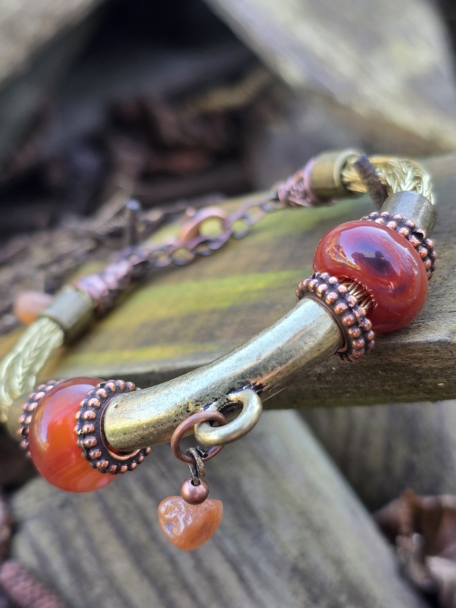 Image d'illustration du produit Bracelet tressé doré et cornalines