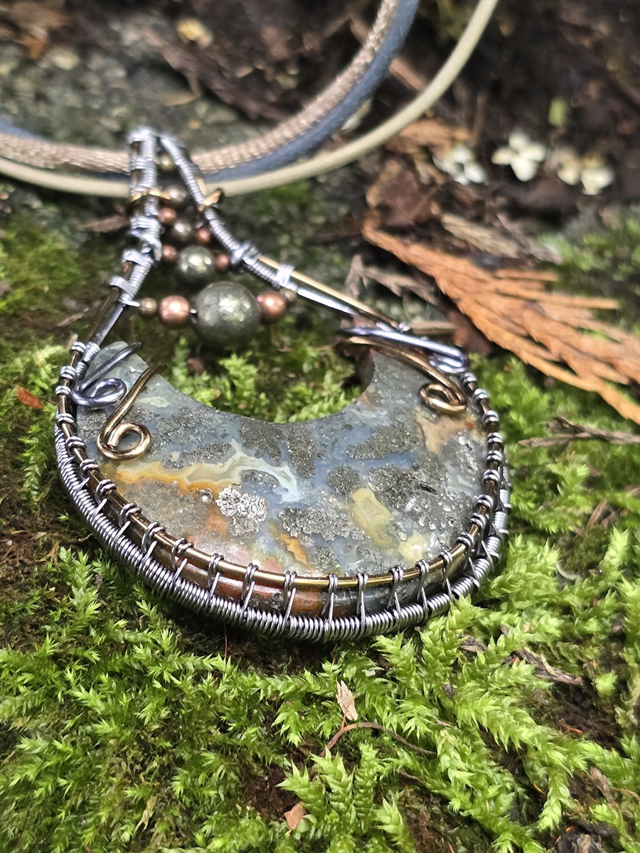 Image d'illustration du produit Pendentif marcassite lune