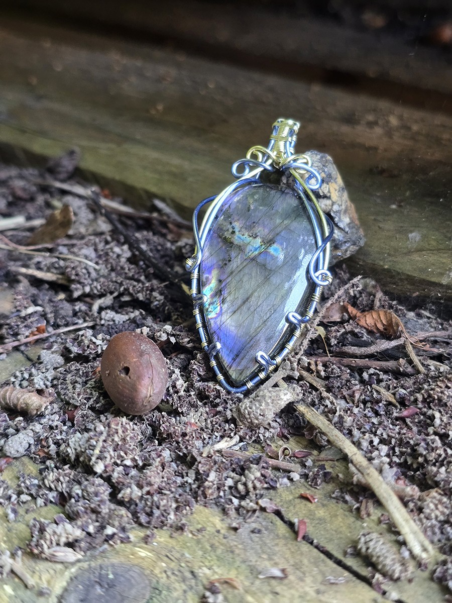Image d'illustration du produit Pendentif labradorite mauve et or