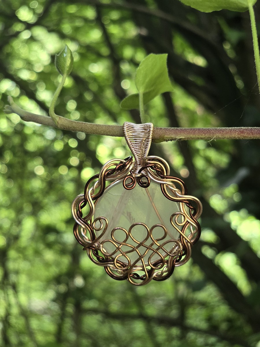 Image d'illustration du produit Pendentif quartz rose et entrelacs