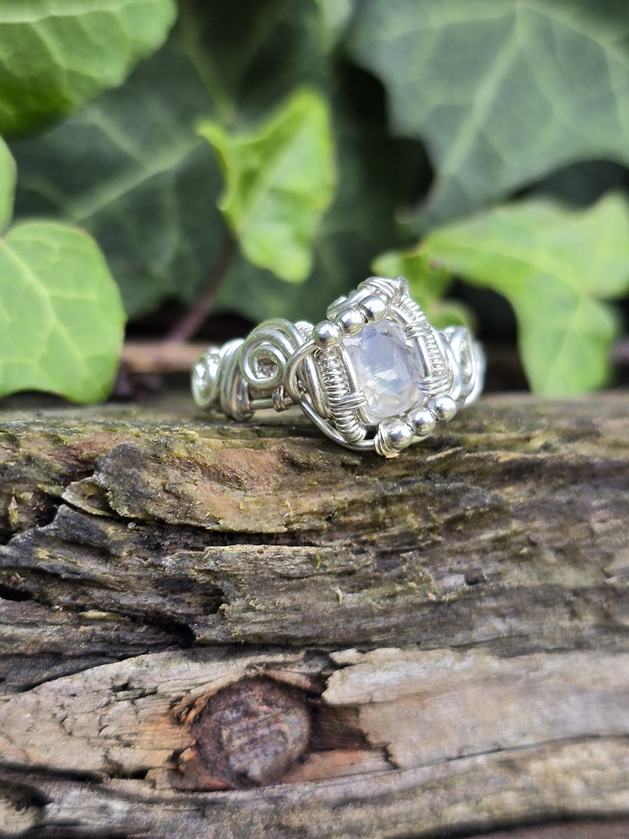 Image d'illustration du produit Bague en argent et péristérite taillée