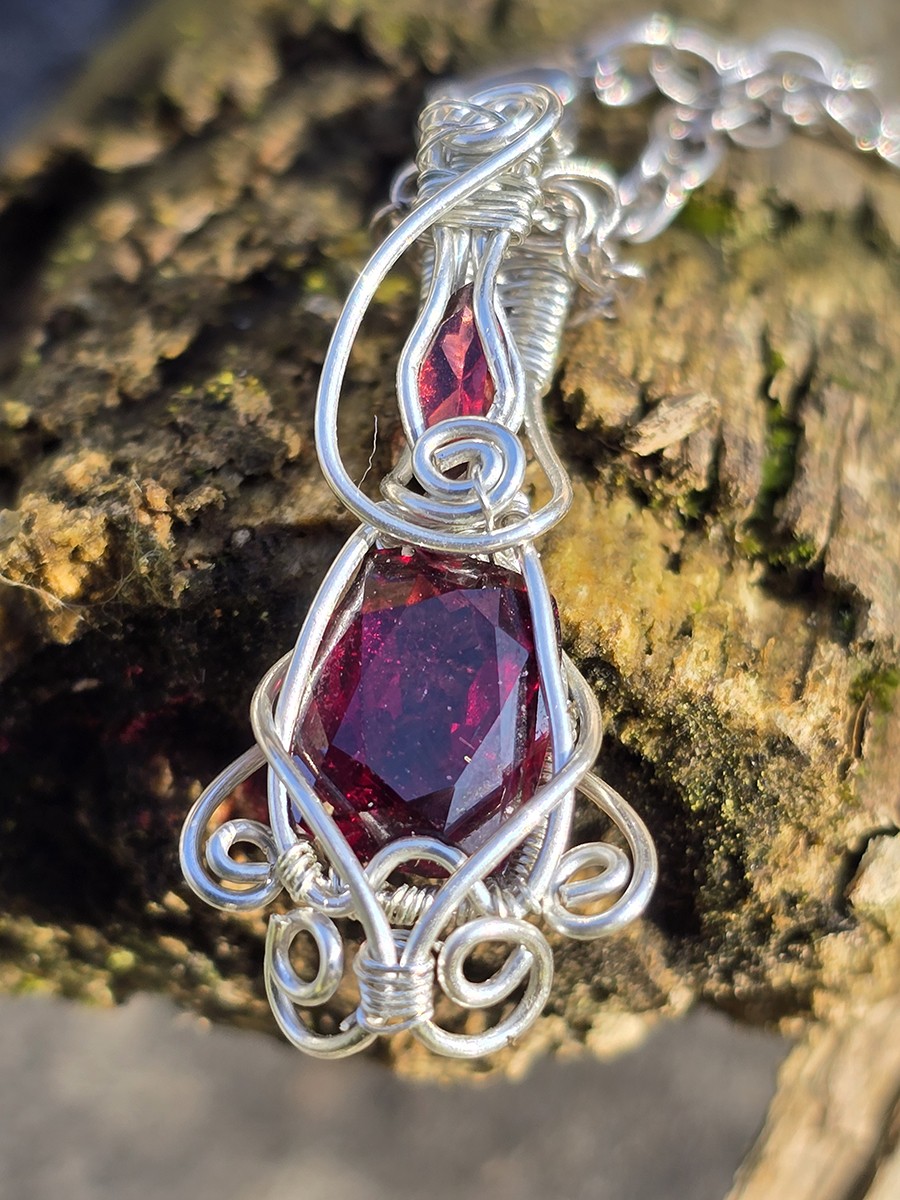 Image d'illustration du produit Pendentif grenats et argent