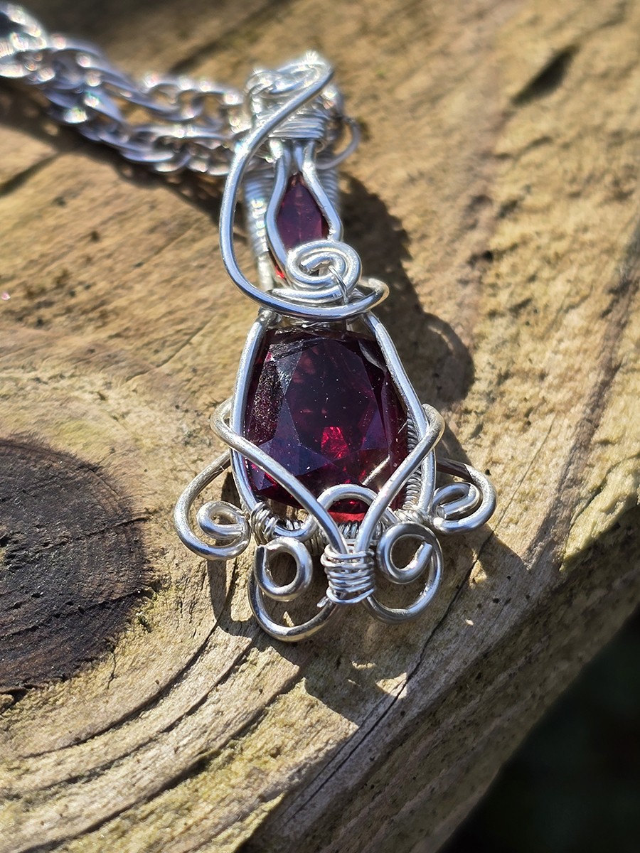 Image d'illustration du produit Pendentif grenats et argent