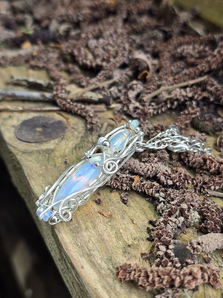 Image d'illustration du produit Pendentif en argent et opales wello